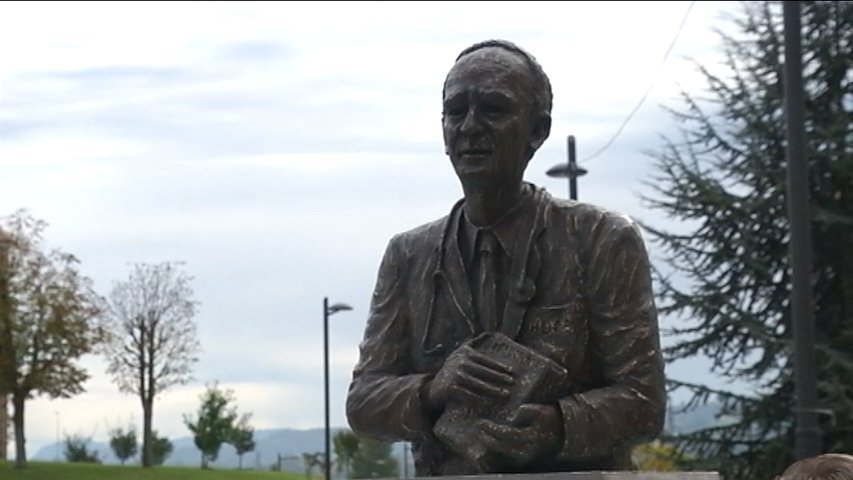 Oviedo Rinde Homenaje Con Un Busto Al Expresidente De La Pera Jaime