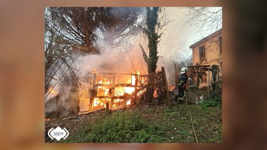 Un Incendio Calcina Una Casa Deshabitada En La Felguera Noticias RTPA