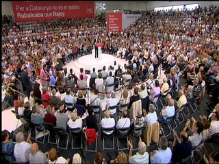 El candidato del PSOE a las elecciones generales, Alfredo Pérez Rubalcaba, en Sabadell (Barcelona)