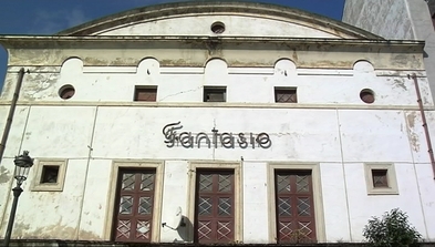 Edifcio del cine Fantasio, en Navia.