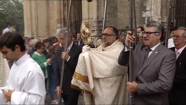 Sanz Montes durante la celebración del Corpus Christi en Oviedo