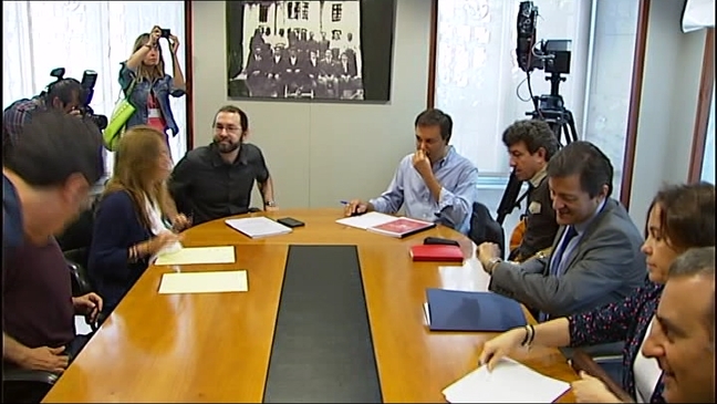 Reunión entre PSOE  y Podemos