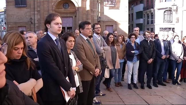 Concentración en Oviedo por la muerte de la mujer asesinada por su pareja