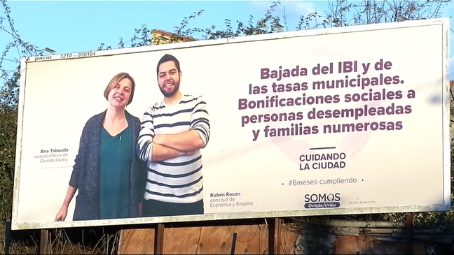 Taboada y Rosón en una valla publicitaria