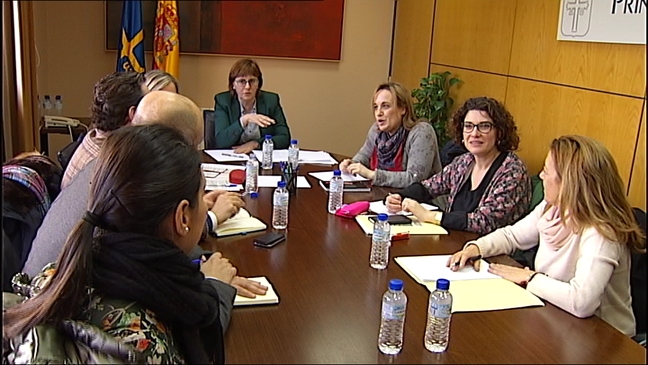 Reunión entre Pilar Varela y los grupos parlamentarios