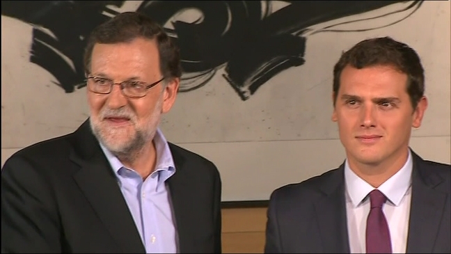 El presidente del Gobierno en funciones, Mariano Rajoy y el lider de C's, Albert Rivera