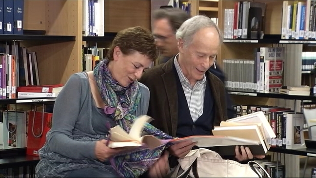 Richard Ford mantiene un encuentro con bibliotecarios de Oviedo