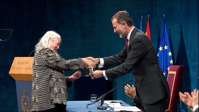 El rey entrega su Premio Princesa de Ciencias Sociales a Mary Beard