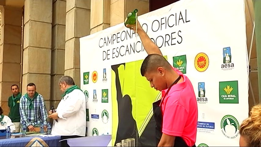 Jason Franco, ganador del concurso oficial de escanciadores