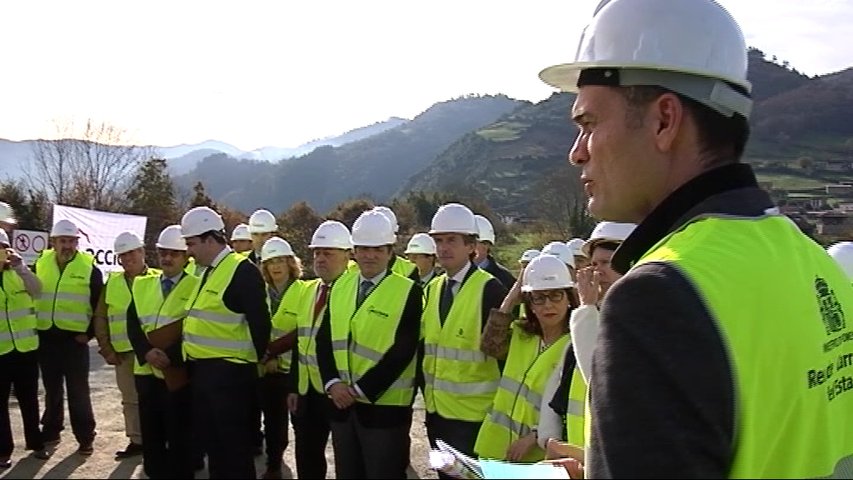 Autoridades visitan el estado de las obras de la autovia Oviedo-Espina