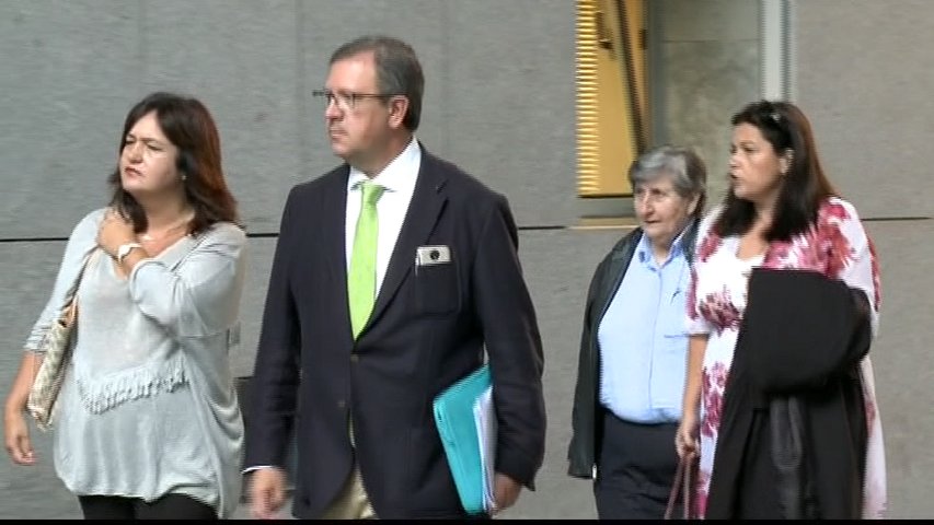 Llegada a los juzgados de Marta Renedo y María Jesús Otero