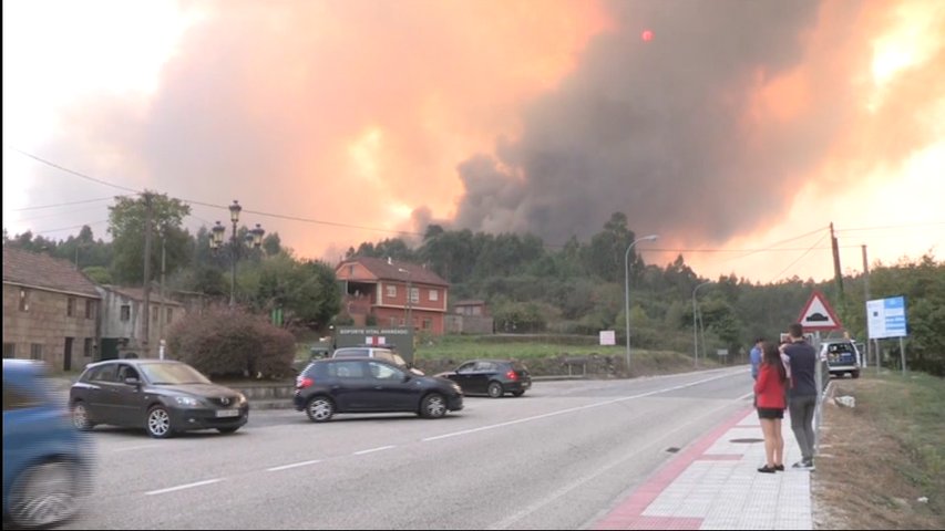 Galicia sufre varios incendios que ponen en riesgo a la población