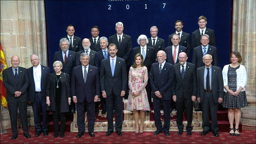 El rey recibe a los galardonados con los premios Princesa de Asturias 2017