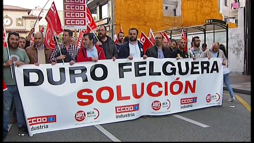 Trabajadores de Duro presionan en la calle para que dimita su presidente