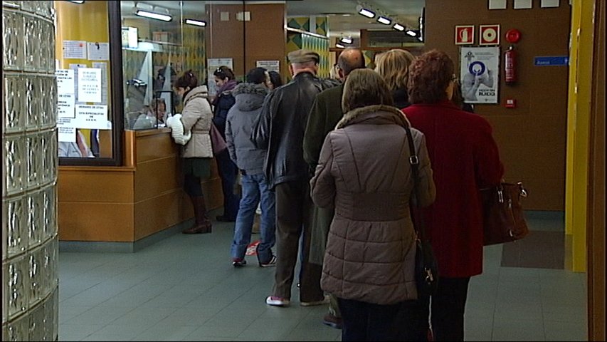 Colas en la ventanilla de un centro de salud