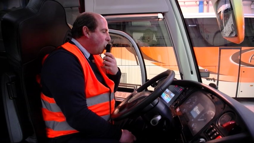 El transporte escolar comienza a incorporar un etilómetro para mayor seguridad