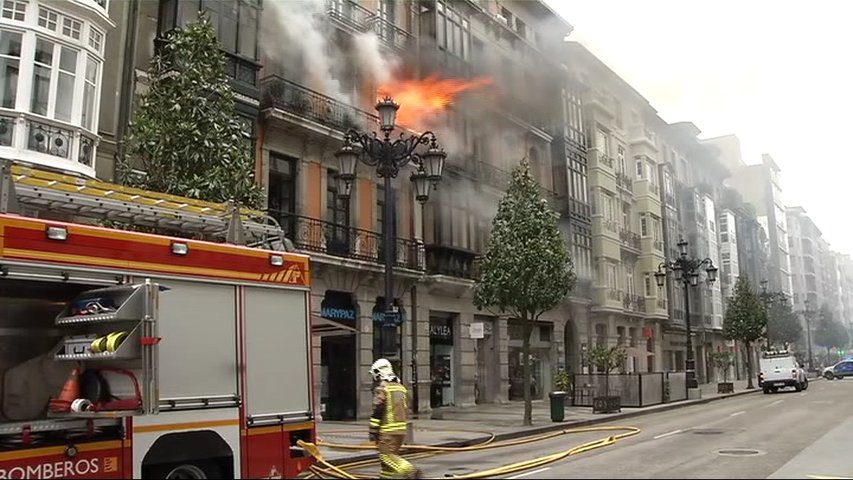 Incendio en la calle Uria de Oviedo