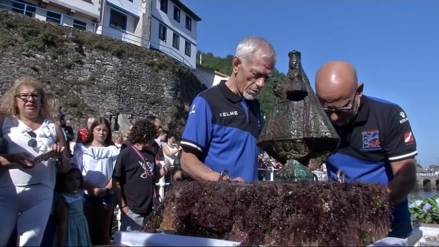 Talla de La Santina en Cudillero 