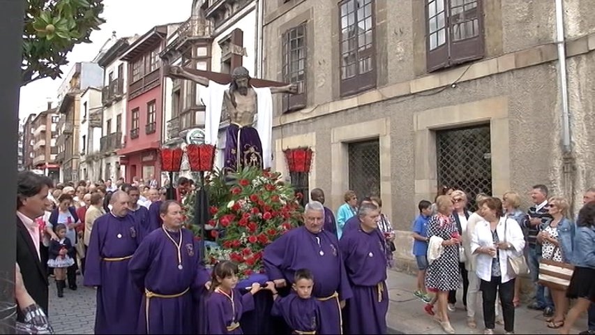 Procesión del Cristo de Santa Ana en La Pola Siero