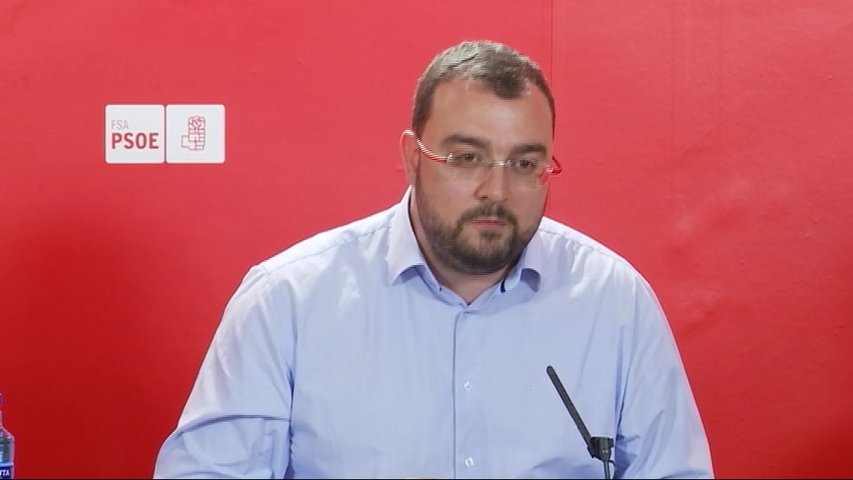   El secretario general de la FSA-PSOE, Adrián Barbón