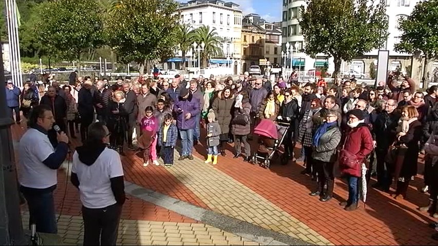 Protesta en Lluarca para que se agilice el nuevo museo del Calamar