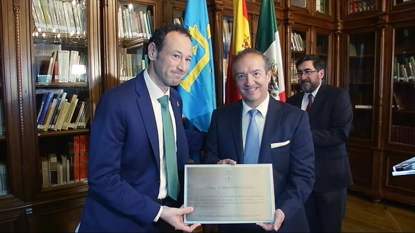 placa de premio póstumo