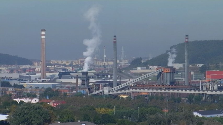 La industria asturiana emite gases nocivos, entre ellos CO2 