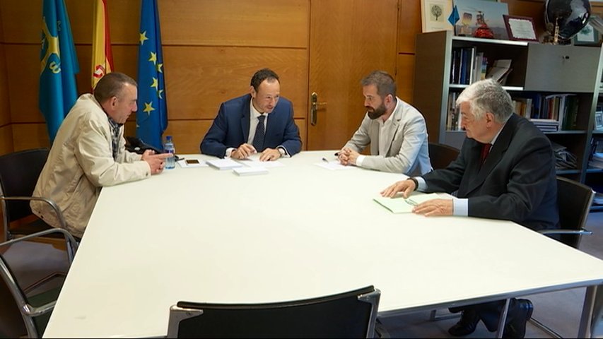 Reunión entre Guillermo Martínez y la Asociación de Parroquias rurales para tratar las erratas en papeletas y sobres del 26M