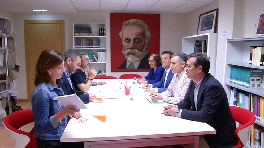 Reunión de PSOE y Ciudadanos en el ayuntamiento de Gijón