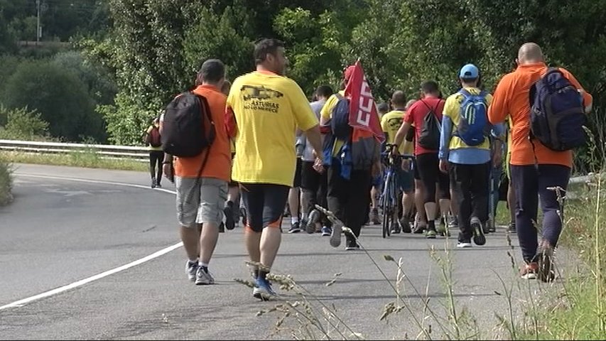 Marcha del aluminio de los trabajadores de Alcoa a su salida de la factoría