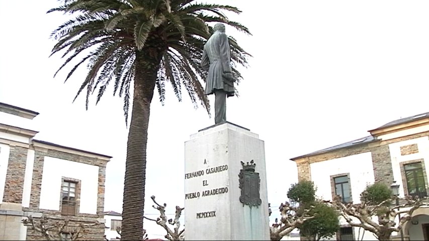 Estatua de Fernando Fernández Casariego