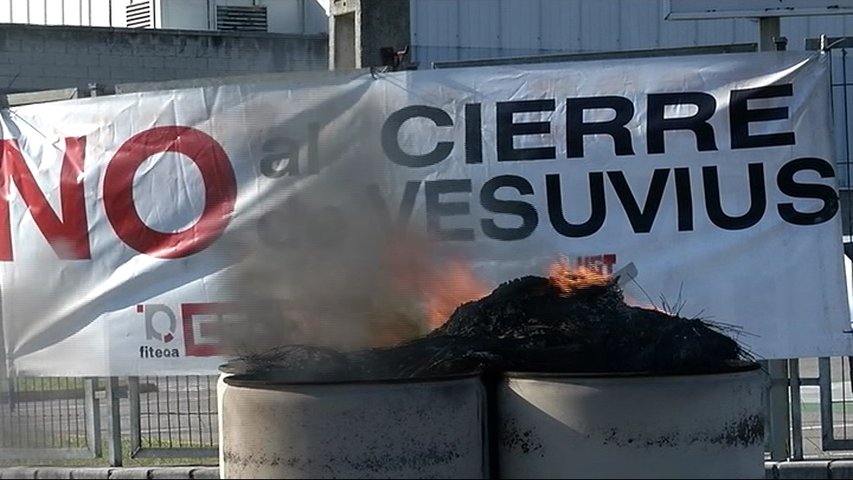 Cartel de protesta de los trabajadores de Vesuvius tras el anuncio del ERE