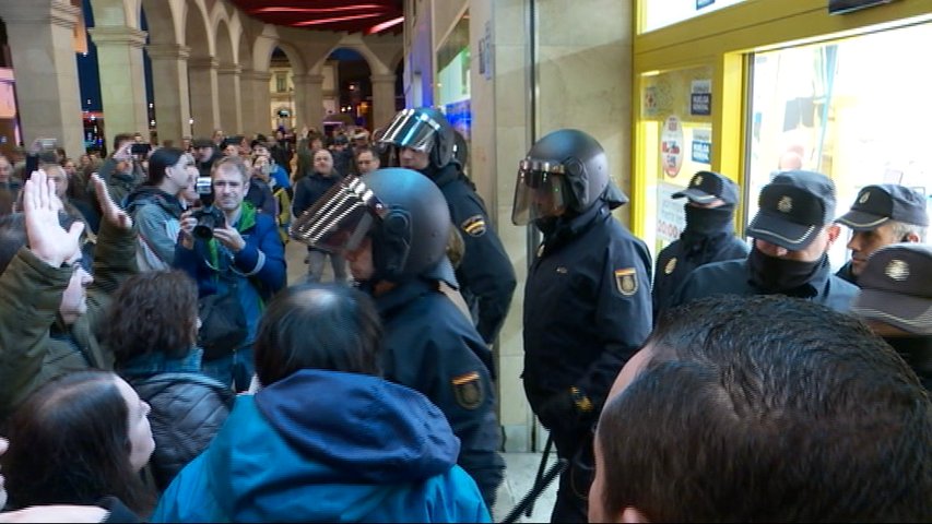 Tensión en la primera jornada de huelga en los supermercados asturianos