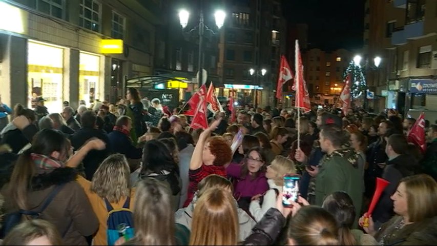 Piquete a la salida de un Alimerka en Asturias