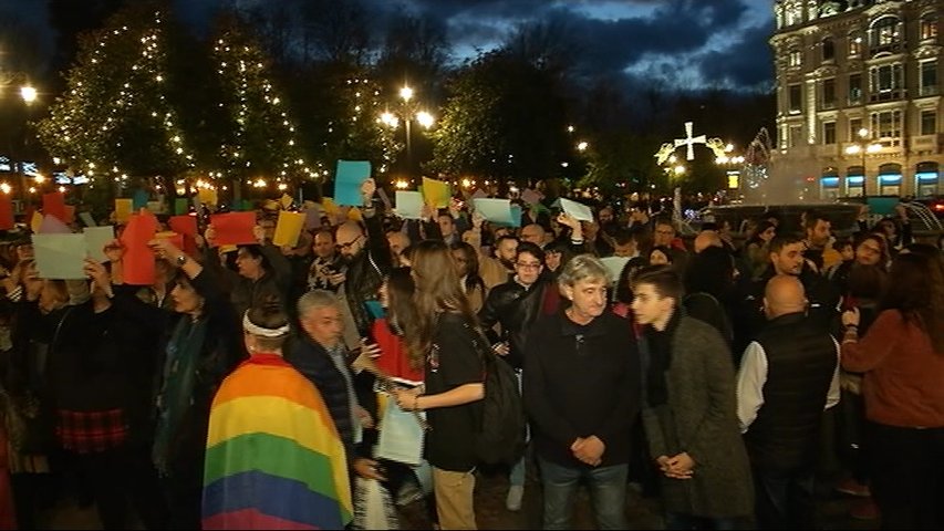 Concentración a favor de los bancos arcoiris en la Escandalera