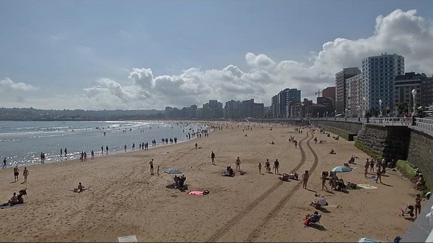 Gente tomando el sol en San Lorenzo