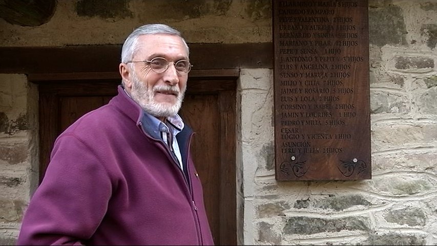 Olegario González restaura un molino de agua centenario en El Navaliegu