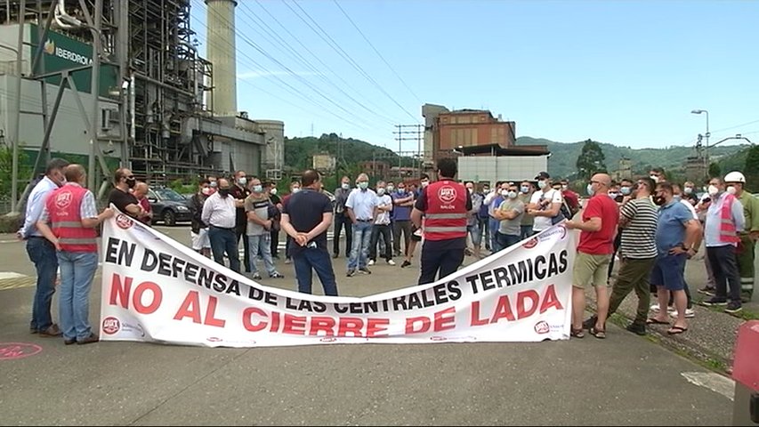 Concentración de trabajadores en la térmica de Lada