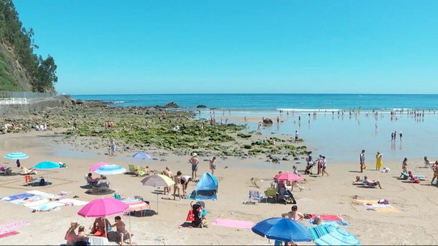 Playa de Asturias en un día soleado