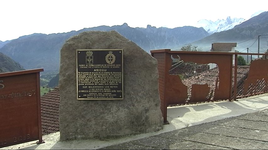 Placa conmemorativa de Asiegu, Pueblo Ejemplar 2019