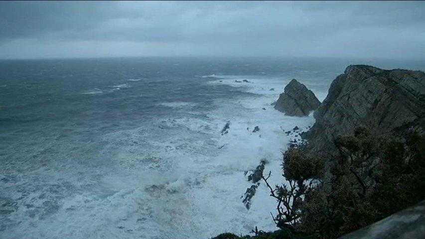 El temporal deja en Asturias olas de 11 metros y vientos de 123 kilómetros por hora