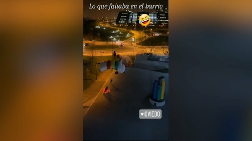  Tres detenidos por tirarse en parapente desde un edificio cercano al HUCA