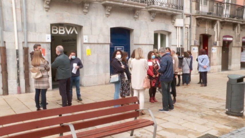 La plantilla del BBVA se concentra contra el ERE que supondría el despido de 3.800 personas en España