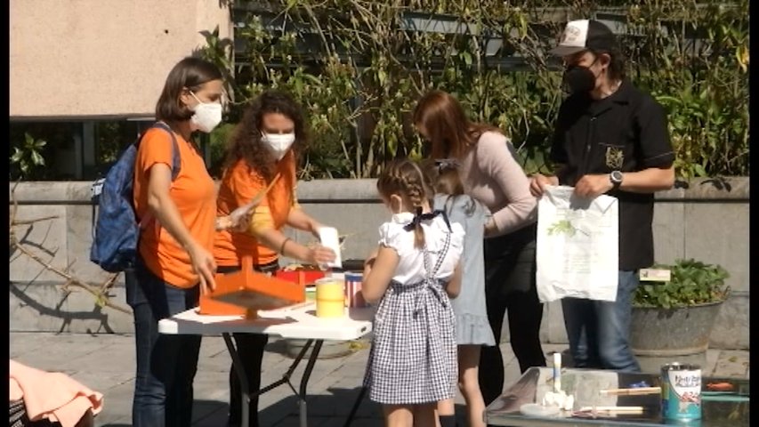 Niños en un taller especial con motivo del Día del Medio Ambiente en el Botánico