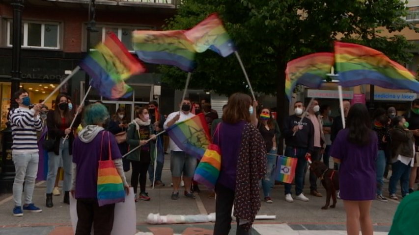 Concentración feminista en Gijón en el Día del Orgullo