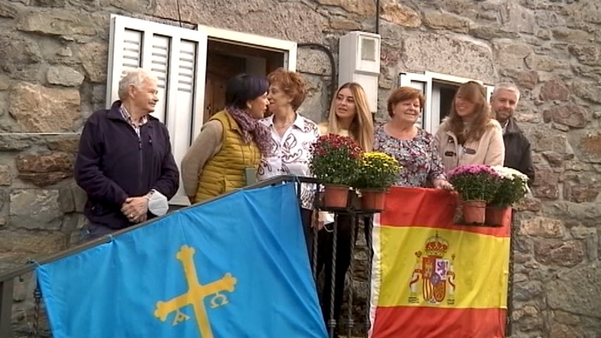 Vecinos de El Puerto preparándose para la llegada de los reyes y recibir su Premio Pueblo Ejemplar