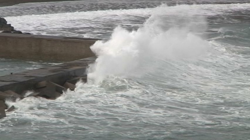 El litoral asturiano, en aviso naranja por olas de hasta siete metros