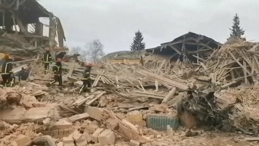 Destrozos tras un ataque de las milicias rusas en Ucrania