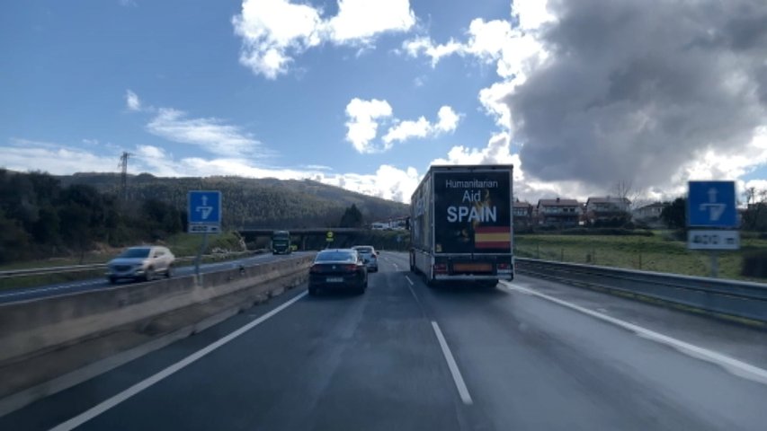 Convoy de ayuda humanitaria en camino hacia Ucrania