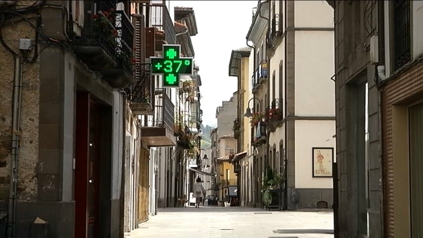 Termómetro marcando temperaturas altas en plena ola de calor en Asturias